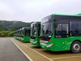 政府惠民公交先行煙臺第三批42臺純電動(dòng)空調(diào)公交車今日上線運(yùn)營