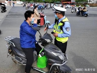 女子帶電動(dòng)車上公交遭拒竟打電話“走后門”，司機(jī)：誰(shuí)也不認(rèn)