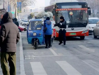 北京公交車廂開啟暖風(fēng)，發(fā)車縮短間隔保障溫暖出行