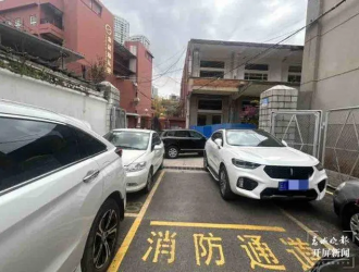 昆明一小區(qū)停車場突然被賣了？業(yè)主被迫將車停在消防通道