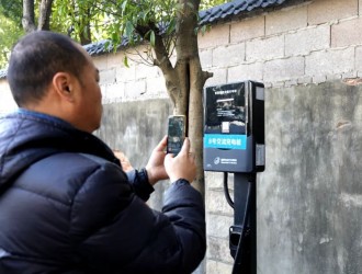 中國駐哥斯達黎加大使湯恒出席援哥電動公交車交接儀式